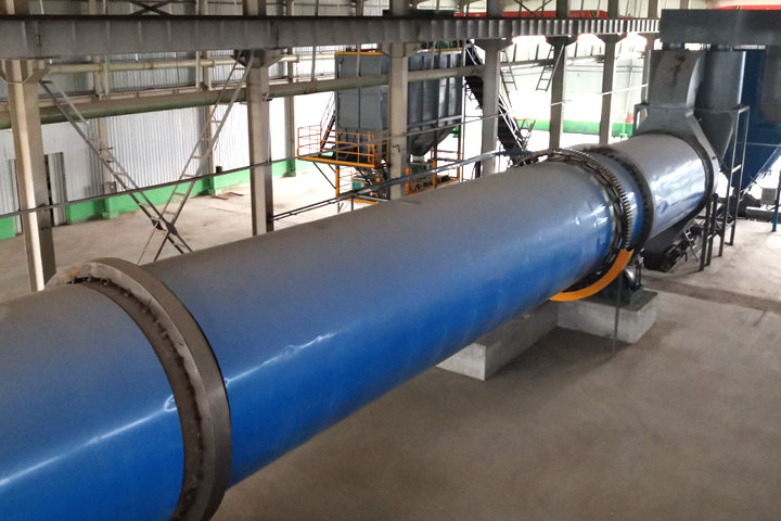 白酒糟烘干機(jī)采用新型熱風(fēng)設(shè)備，烘干機(jī)集打散防腐清理于一體，清潔排放。