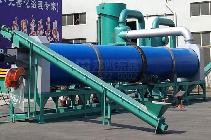 雞糞烘干機(jī)是一種專門用于處理禽畜糞便（如雞糞、牛糞、豬糞等）的干燥設(shè)備，通過脫水、高溫?zé)犸L(fēng)烘干、消毒滅菌、除臭等工序，將高含水量的糞便轉(zhuǎn)化為低含水量的有機(jī)肥料或飼料，實(shí)現(xiàn)了畜禽糞便的快速高效利用。