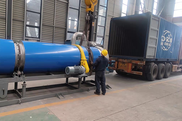 氧化鋁烘干機根據氧化鋁物料的水分狀態、比重、耐受溫度特性進行設計，采用新型熱風烘干技術，在不改變物料性質的情況下，快速蒸發掉物料中多余水分。