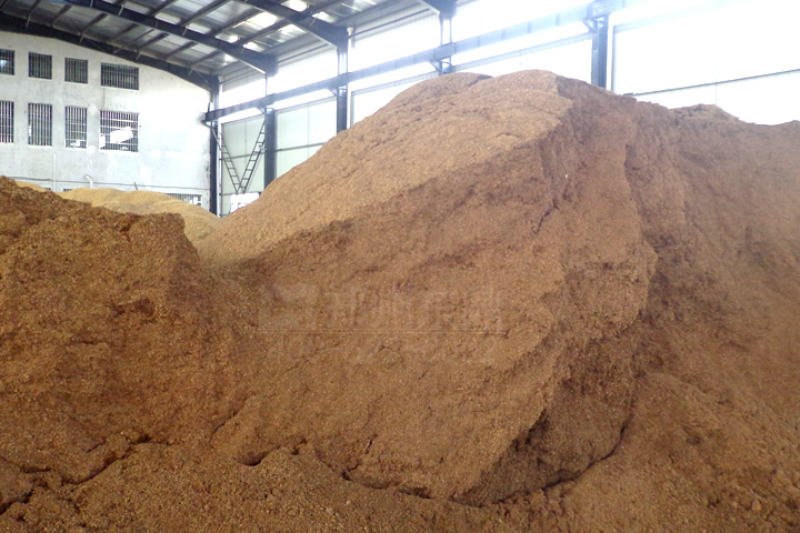 在家具制造行業生產過程中會產生大量的鋸末、刨花，這些木質物料是加工優質生物質顆粒的好原料，但由于水分過高直接壓制顆粒會影響顆粒品質，為了控制鋸末的含水率，我司開發成套鋸