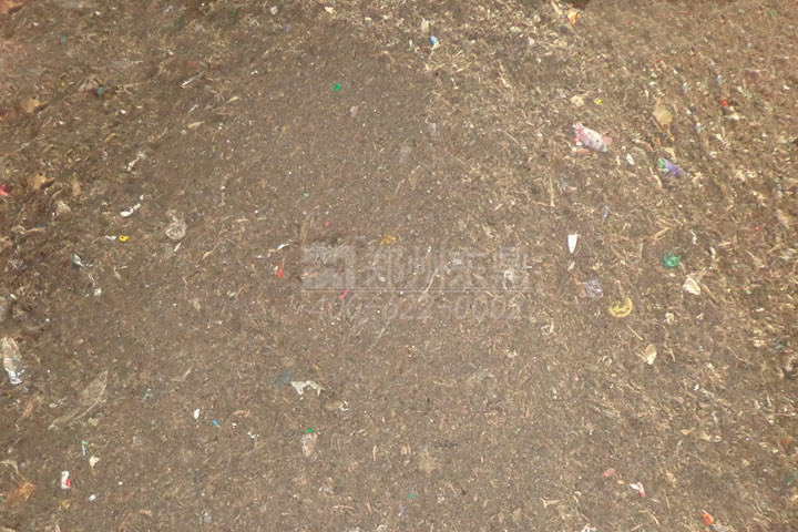 生活垃圾烘干機是鄭州東鼎針對人們日常生活過程中產生的垃圾固廢（其中包括樹枝、布料碎片、塑料、木塊、植物莖葉等）進行處理利用開發的一種專用烘干設備。