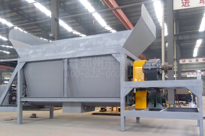 煤泥打散機是針對煤泥、泥煤、白泥等泥狀物料開發的一種集預打散破碎、緩沖定量于一體的專用設備。